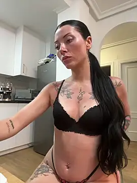 Karmenlovex online show from April 23, 2026, 7:27 pm