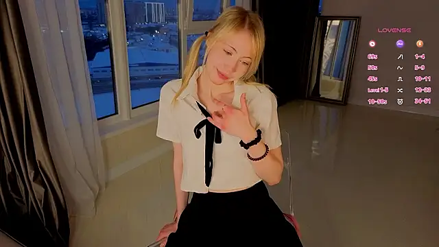 UWU flower online show from March 6, 2026, 1:40 pm