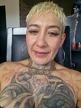 Snapshot of Everlyn_sexx chatting on June 1, 2026, 8:10 pm Everlyn sexx online show from June 1, 2026, 8:10 pm