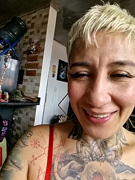 Snapshot of Everlyn_sexx chatting on June 2, 2026, 6:21 pm Everlyn sexx online show from June 2, 2026, 6:21 pm