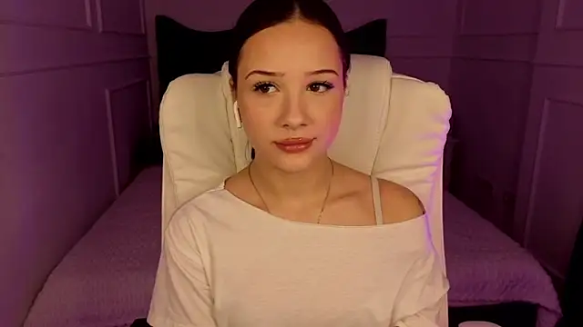 baby brunettee  online show from March 7, 2026, 3:20 pm