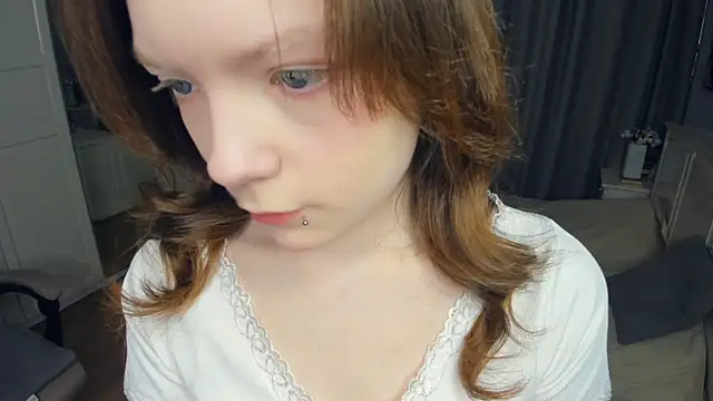 LavenderMitten online show from April 3, 2026, 5:38 am