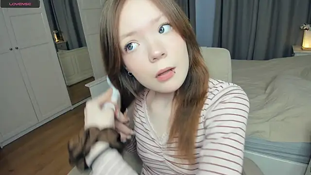 LavenderMitten online show from April 20, 2026, 5:54 am