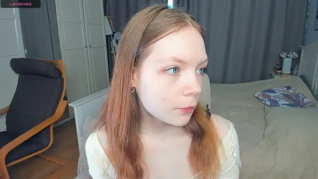 Snapshot of LavenderMitten chatting on June 4, 2026, 5:57 am LavenderMitten online show from June 4, 2026, 5:57 am