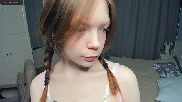 Snapshot of LavenderMitten chatting on June 7, 2026, 5:33 am LavenderMitten online show from June 7, 2026, 5:33 am