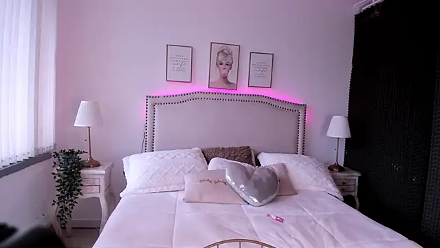 Maya-jhons online show from February 15, 2026, 2:03 pm