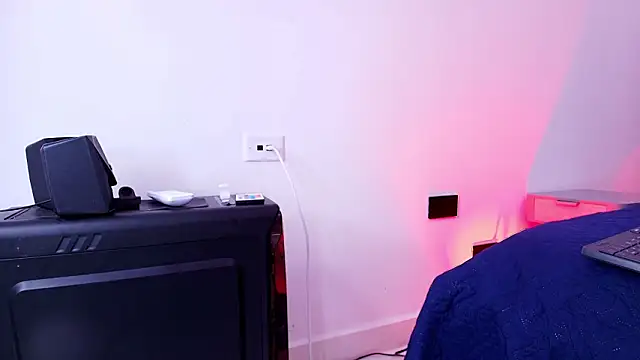 freyhasmith  online show from March 5, 2026, 3:02 am