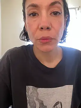 JeanneDuval8888 online show from April 10, 2026, 10:25 pm