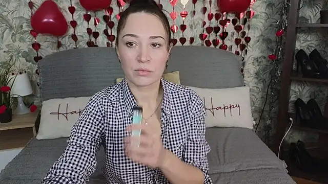 Vivimoonx online show from February 18, 2026, 6:31 am