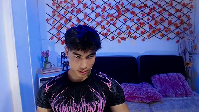 Snapshot of IanWest_ chatting on May 19, 2026, 8:59 pm IanWest online show from May 19, 2026, 8:59 pm