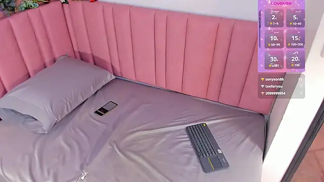 iris cuteface online show from April 12, 2026, 12:21 pm