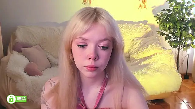 Snapshot of Rochelle_kitty chatting on April 27, 2026, 1:31 pm Rochelle kitty online show from April 27, 2026, 1:31 pm