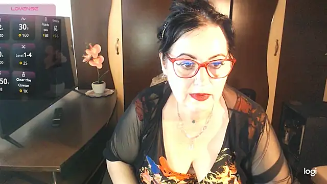 Snapshot of exiMIlf chatting on June 9, 2026, 9:21 am exiMIlf online show from June 9, 2026, 9:21 am
