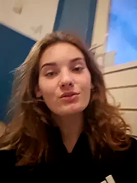 sweetsophie69 online show from April 9, 2026, 6:46 pm