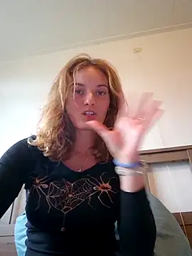 sweetsophie69 online show from April 24, 2026, 6:21 pm