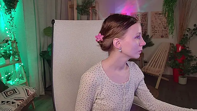 ElliFrankenweenie online show from April 21, 2026, 6:20 am