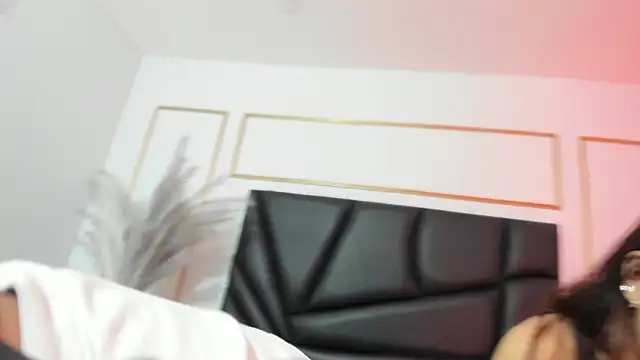 Gaia n Nix online show from April 19, 2026, 4:23 am