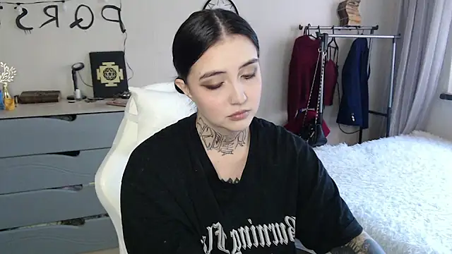 Rin Tozier online show from May 22, 2026, 2:08 am