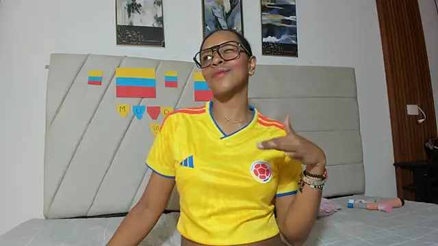 Snapshot of samaraa_smith1 chatting on July 7, 2026, 12:20 pm samaraa smith1 online show from July 7, 2026, 12:20 pm
