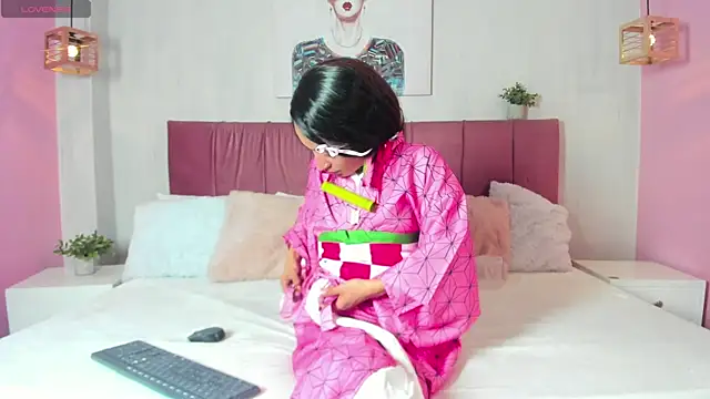 emma wilder  online show from February 19, 2026, 7:43 pm