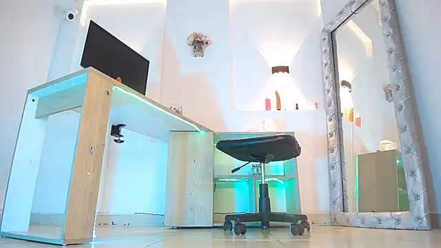 jullian ricci online show from April 21, 2026, 2:51 am