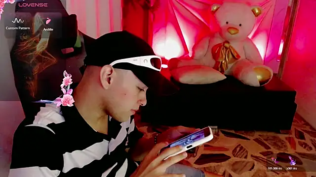 Top and bottom online show from April 21, 2026, 2:51 am