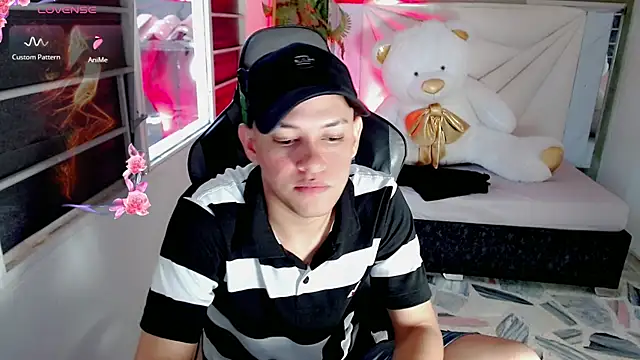 Top and bottom online show from April 21, 2026, 9:28 pm