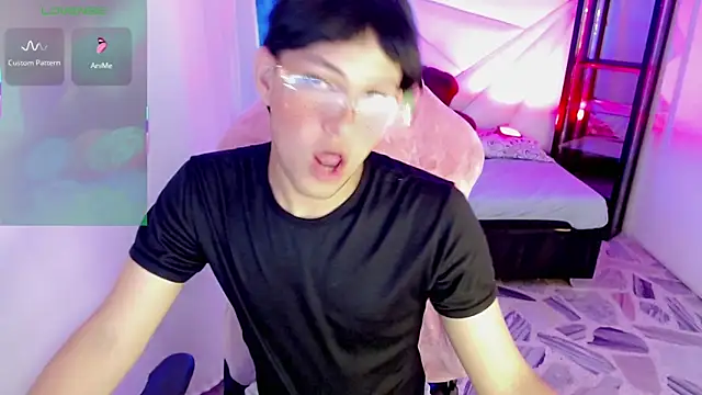 Snapshot of Top_and_bottom chatting on May 19, 2026, 1:56 am Top and bottom online show from May 19, 2026, 1:56 am