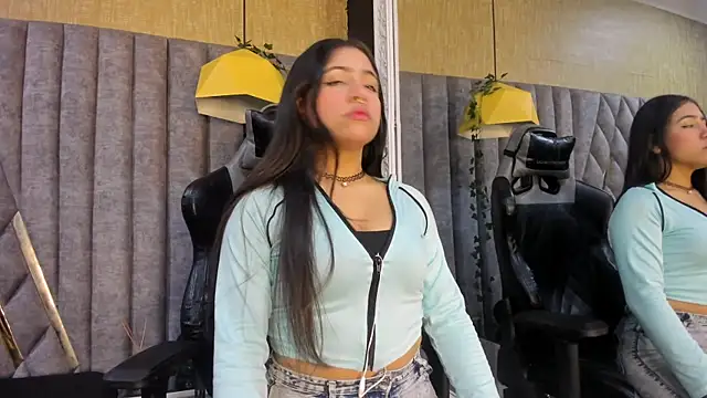 CloheBell online show from April 26, 2026, 3:04 am