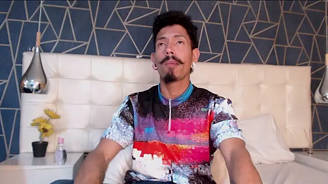 NoaahTylor online show from February 18, 2026, 12:50 am