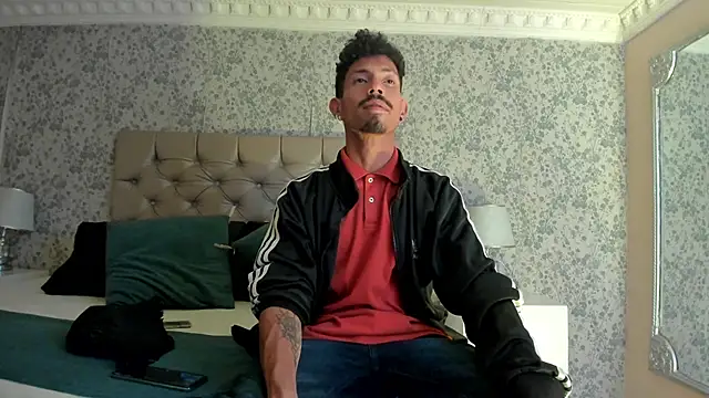 NoaahTylor online show from April 22, 2026, 3:20 am