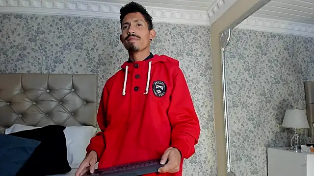 NoaahTylor online show from April 23, 2026, 3:30 am