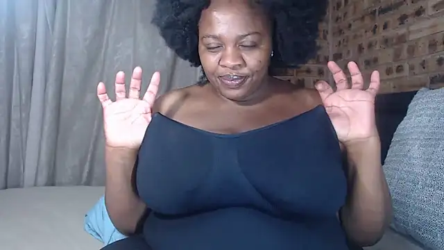 BIGBOOTYXX29 online show from November 3, 2025, 6:53 pm