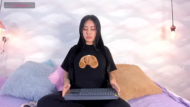 Snapshot of vaelina_angels chatting on February 17, 2026, 7:05 am vaelina angels online show from February 17, 2026, 7:05 am