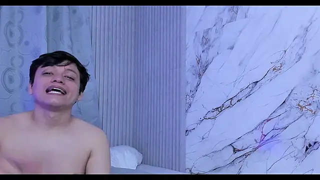 RaiderandRoxie1 online show from April 21, 2026, 1:42 am