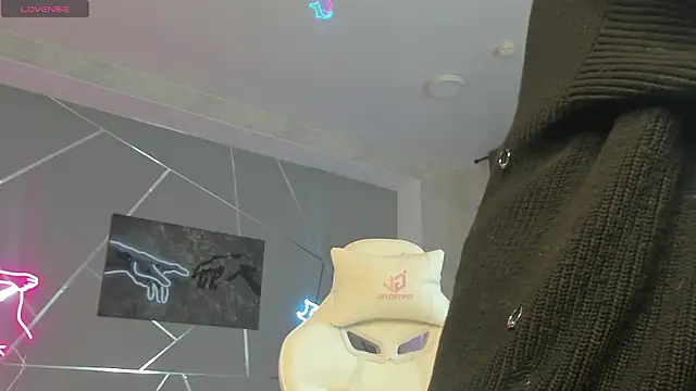 naomi reiss online show from April 28, 2026, 1:37 am