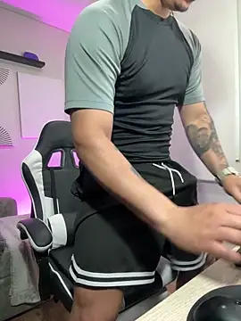  robertobaggioo online show from February 24, 2026, 12:47 pm