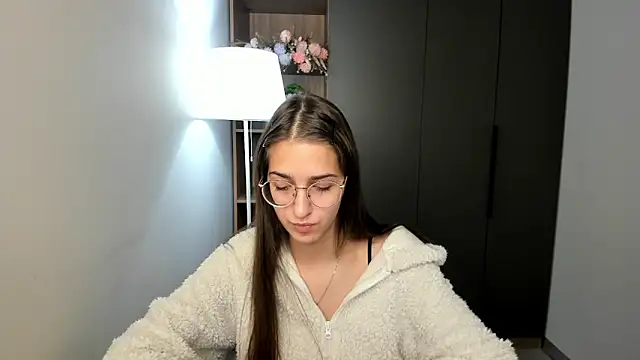 ClarineCasebolt online show from February 15, 2026, 5:26 am