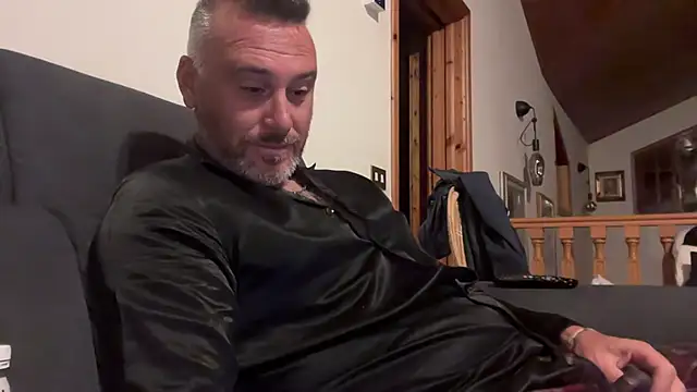 Snapshot of marcovik1 chatting on May 6, 2026, 8:25 pm marcovik1 online show from May 6, 2026, 8:25 pm