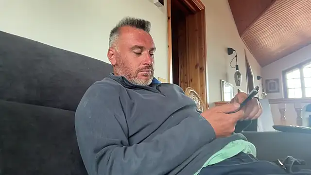 Snapshot of marcovik1 chatting on May 18, 2026, 11:05 am marcovik1 online show from May 18, 2026, 11:05 am
