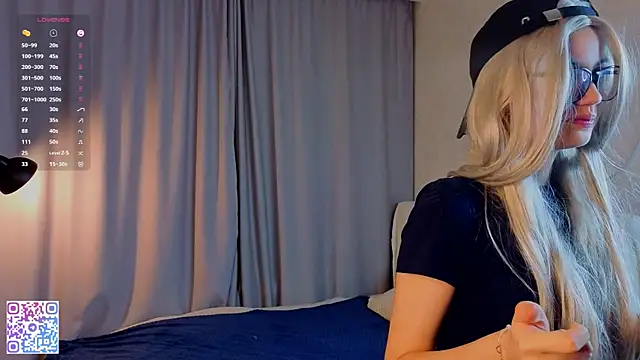 BeatrisRosel online show from April 8, 2026, 6:19 pm