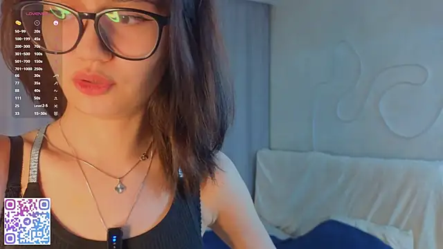 BeatrisRosel online show from April 12, 2026, 6:35 pm