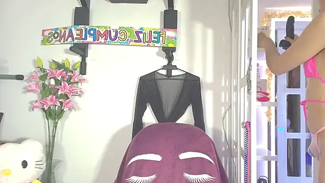 Yiyii online show from April 9, 2026, 9:09 pm