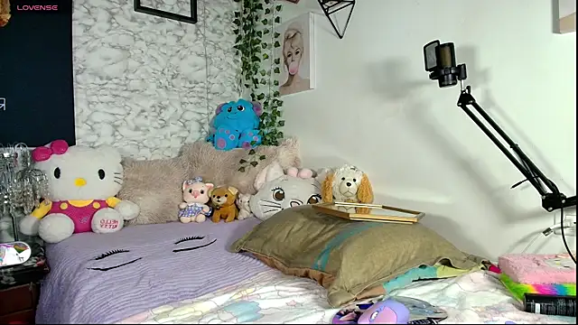 Snapshot of Yiyii chatting on June 25, 2026, 12:42 pm Yiyii online show from June 25, 2026, 12:42 pm