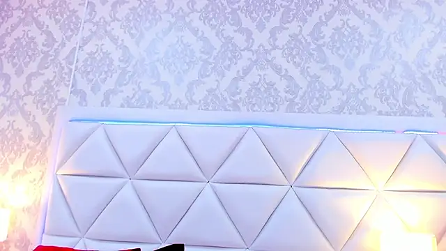 HollyOlson online show from April 21, 2026, 7:39 pm