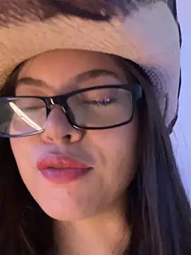 Snapshot of alyabelova chatting on May 12, 2026, 4:31 am alyabelova online show from May 12, 2026, 4:31 am