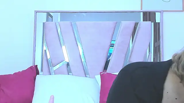 DariaLuca online show from March 27, 2026, 11:43 am