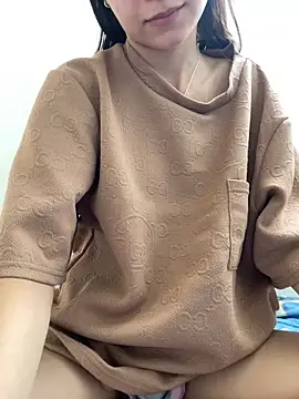 candy deluxe online show from April 10, 2026, 8:46 pm