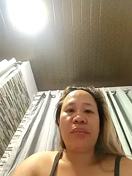 squirtshantal online show from April 6, 2026, 7:37 pm