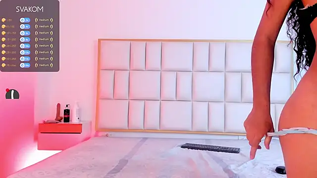 Violetta-foxx online show from February 16, 2026, 7:32 pm